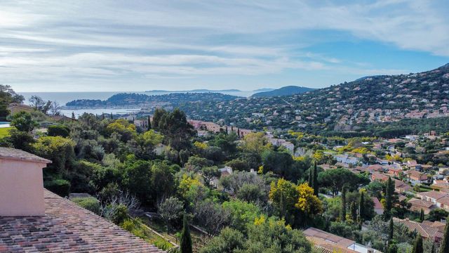 maison à vendre - 5 pièces - 160.0 m2 - CAVALAIRE SUR MER - 83 - PROVENCE-ALPES-COTE-D-AZUR - Century 21 Bianchi Transactions