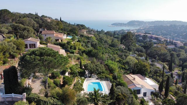 maison à vendre - 5 pièces - 160.0 m2 - CAVALAIRE SUR MER - 83 - PROVENCE-ALPES-COTE-D-AZUR - Century 21 Bianchi Transactions