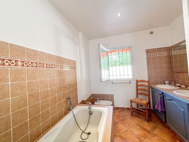 maison à vendre - 6 pièces - 151.0 m2 - CAVALAIRE SUR MER - 83 - PROVENCE-ALPES-COTE-D-AZUR - Century 21 Bianchi Transactions