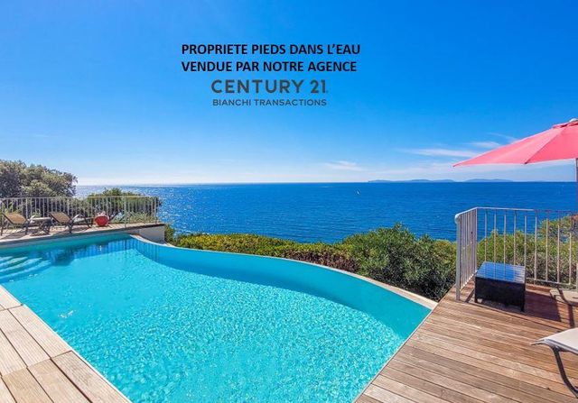 maison à vendre - 6 pièces - 170.0 m2 - LA CROIX VALMER - 83 - PROVENCE-ALPES-COTE-D-AZUR - Century 21 Bianchi Transactions