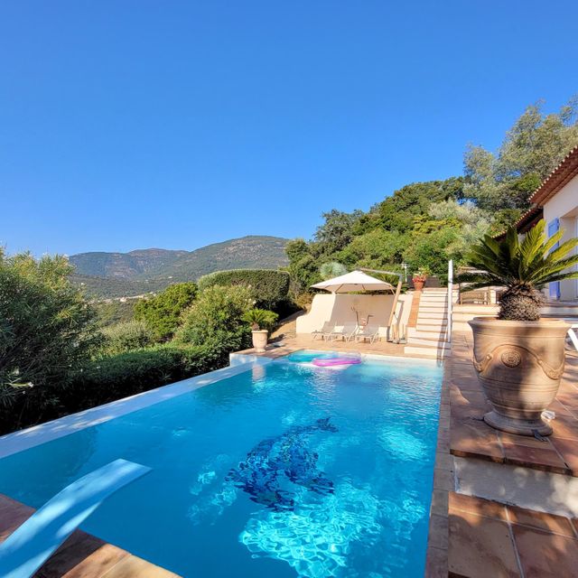 maison à vendre - 5 pièces - 152.0 m2 - CAVALAIRE SUR MER - 83 - PROVENCE-ALPES-COTE-D-AZUR - Century 21 Bianchi Transactions