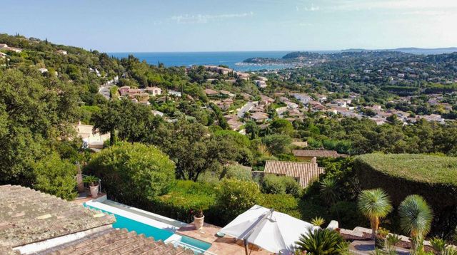 maison à vendre - 5 pièces - 152.0 m2 - CAVALAIRE SUR MER - 83 - PROVENCE-ALPES-COTE-D-AZUR - Century 21 Bianchi Transactions
