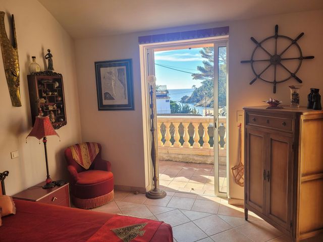 maison à vendre - 5 pièces - 184.0 m2 - CAVALAIRE SUR MER - 83 - PROVENCE-ALPES-COTE-D-AZUR - Century 21 Bianchi Transactions