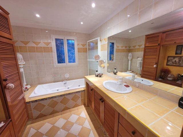 maison à vendre - 5 pièces - 184.0 m2 - CAVALAIRE SUR MER - 83 - PROVENCE-ALPES-COTE-D-AZUR - Century 21 Bianchi Transactions