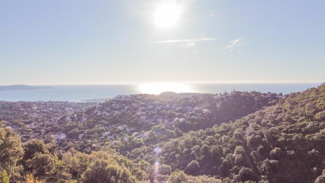 maison à vendre - 6 pièces - 220.0 m2 - CAVALAIRE SUR MER - 83 - PROVENCE-ALPES-COTE-D-AZUR - Century 21 Bianchi Transactions