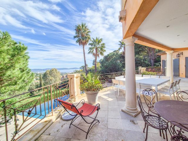 maison à vendre - 12 pièces - 355.0 m2 - CAVALAIRE SUR MER - 83 - PROVENCE-ALPES-COTE-D-AZUR - Century 21 Bianchi Transactions