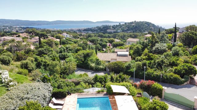 maison à vendre - 7 pièces - 165.0 m2 - CAVALAIRE SUR MER - 83 - PROVENCE-ALPES-COTE-D-AZUR - Century 21 Bianchi Transactions