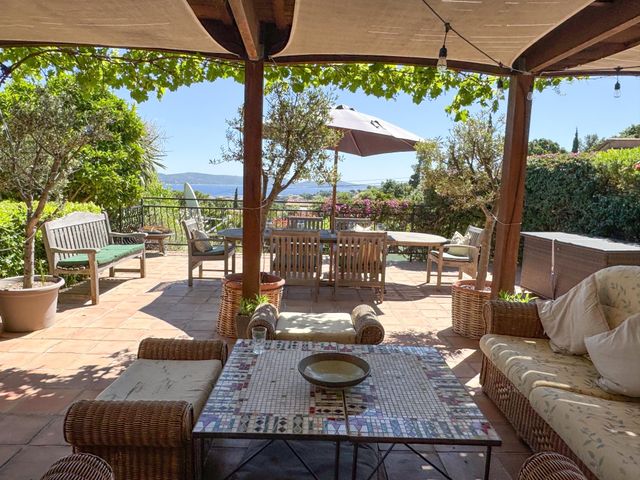 maison à vendre - 7 pièces - 165.0 m2 - CAVALAIRE SUR MER - 83 - PROVENCE-ALPES-COTE-D-AZUR - Century 21 Bianchi Transactions