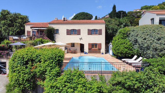 maison à vendre - 7 pièces - 165.0 m2 - CAVALAIRE SUR MER - 83 - PROVENCE-ALPES-COTE-D-AZUR - Century 21 Bianchi Transactions