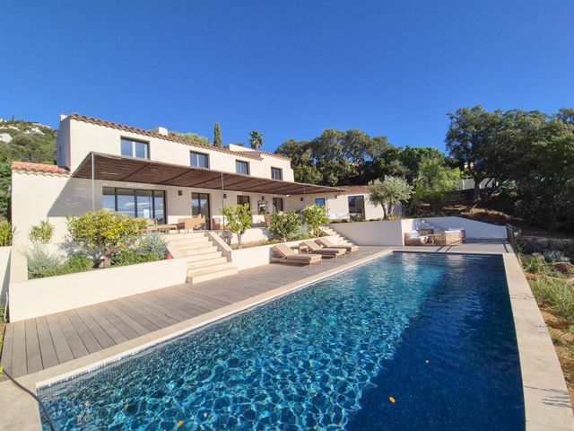 maison à vendre - 6 pièces - 210.0 m2 - CAVALAIRE SUR MER - 83 - PROVENCE-ALPES-COTE-D-AZUR - Century 21 Bianchi Transactions