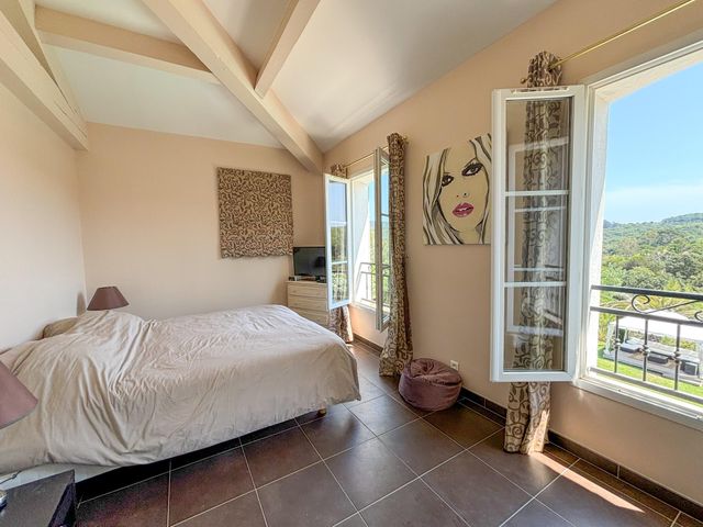 Afficher la photo en grand maison à vendre - 6 pièces - 170.0 m2 - GASSIN - 83 - PROVENCE-ALPES-COTE-D-AZUR - Century 21 Bianchi Transactions