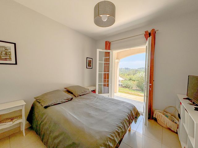 Afficher la photo en grand maison à vendre - 6 pièces - 170.0 m2 - GASSIN - 83 - PROVENCE-ALPES-COTE-D-AZUR - Century 21 Bianchi Transactions
