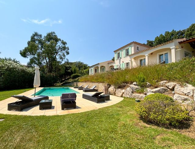 Afficher la photo en grand maison à vendre - 6 pièces - 170.0 m2 - GASSIN - 83 - PROVENCE-ALPES-COTE-D-AZUR - Century 21 Bianchi Transactions