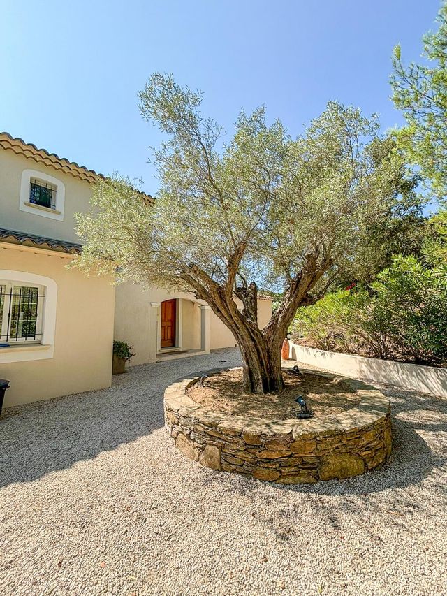 Afficher la photo en grand maison à vendre - 6 pièces - 170.0 m2 - GASSIN - 83 - PROVENCE-ALPES-COTE-D-AZUR - Century 21 Bianchi Transactions