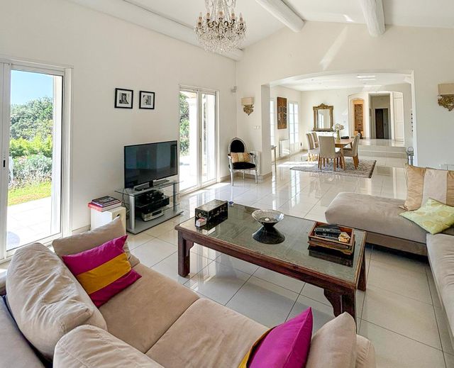 Afficher la photo en grand maison à vendre - 6 pièces - 170.0 m2 - GASSIN - 83 - PROVENCE-ALPES-COTE-D-AZUR - Century 21 Bianchi Transactions