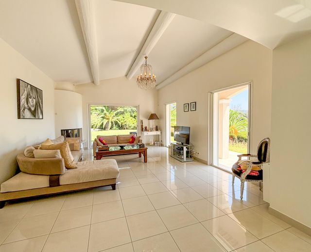 Afficher la photo en grand maison à vendre - 6 pièces - 170.0 m2 - GASSIN - 83 - PROVENCE-ALPES-COTE-D-AZUR - Century 21 Bianchi Transactions