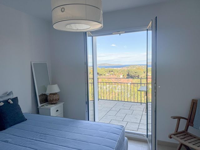 Afficher la photo en grand maison à vendre - 5 pièces - 140.0 m2 - CAVALAIRE SUR MER - 83 - PROVENCE-ALPES-COTE-D-AZUR - Century 21 Bianchi Transactions