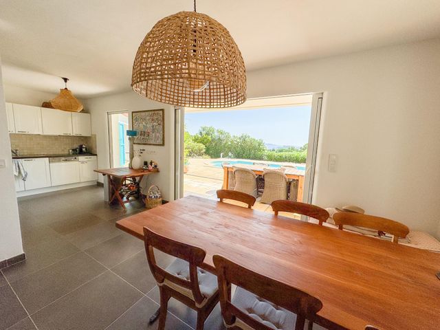 Afficher la photo en grand maison à vendre - 5 pièces - 140.0 m2 - CAVALAIRE SUR MER - 83 - PROVENCE-ALPES-COTE-D-AZUR - Century 21 Bianchi Transactions