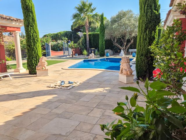 Afficher la photo en grand maison à vendre - 6 pièces - 192.0 m2 - CAVALAIRE SUR MER - 83 - PROVENCE-ALPES-COTE-D-AZUR - Century 21 Bianchi Transactions