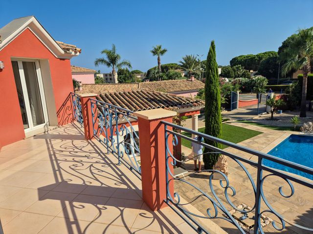 Afficher la photo en grand maison à vendre - 6 pièces - 192.0 m2 - CAVALAIRE SUR MER - 83 - PROVENCE-ALPES-COTE-D-AZUR - Century 21 Bianchi Transactions