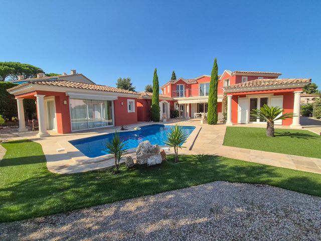 Afficher la photo en grand maison à vendre - 6 pièces - 192.0 m2 - CAVALAIRE SUR MER - 83 - PROVENCE-ALPES-COTE-D-AZUR - Century 21 Bianchi Transactions