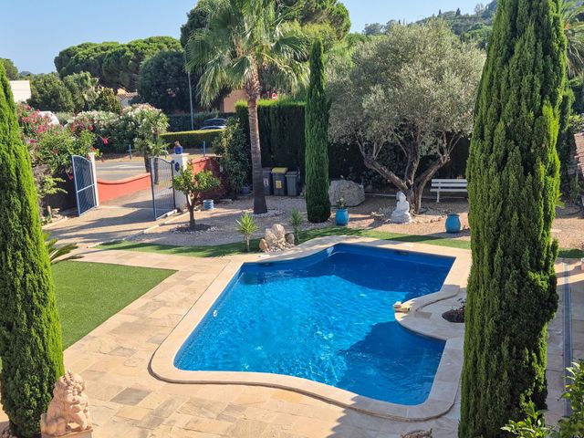 Afficher la photo en grand maison à vendre - 6 pièces - 192.0 m2 - CAVALAIRE SUR MER - 83 - PROVENCE-ALPES-COTE-D-AZUR - Century 21 Bianchi Transactions