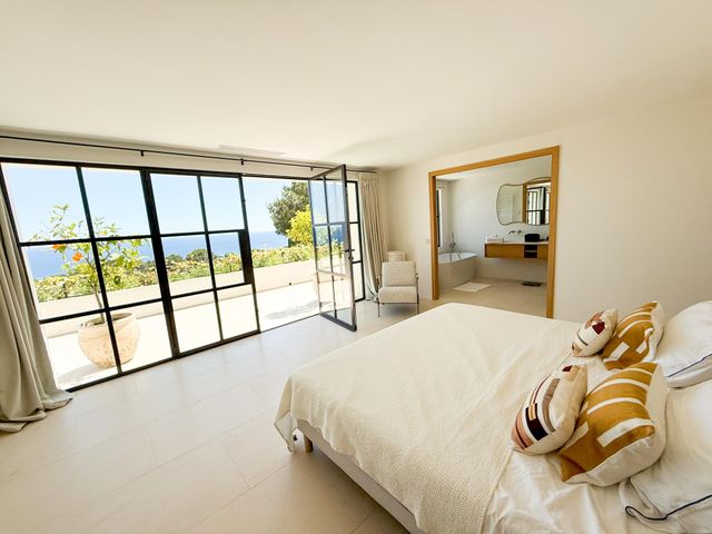 maison à vendre - 7 pièces - 370.0 m2 - CAVALAIRE SUR MER - 83 - PROVENCE-ALPES-COTE-D-AZUR - Century 21 Bianchi Transactions