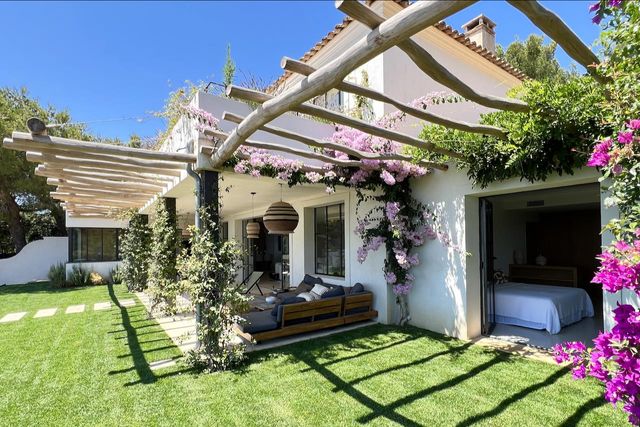 maison à vendre - 7 pièces - 370.0 m2 - CAVALAIRE SUR MER - 83 - PROVENCE-ALPES-COTE-D-AZUR - Century 21 Bianchi Transactions