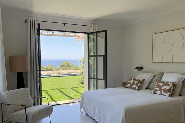 maison à vendre - 7 pièces - 370.0 m2 - CAVALAIRE SUR MER - 83 - PROVENCE-ALPES-COTE-D-AZUR - Century 21 Bianchi Transactions