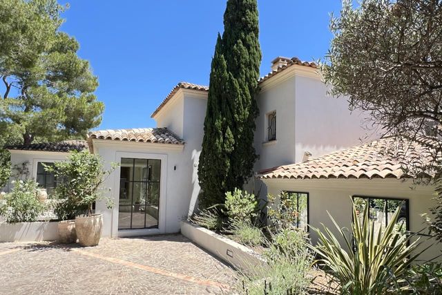 maison à vendre - 7 pièces - 370.0 m2 - CAVALAIRE SUR MER - 83 - PROVENCE-ALPES-COTE-D-AZUR - Century 21 Bianchi Transactions