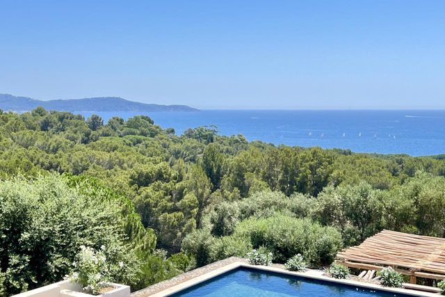 maison à vendre - 7 pièces - 370.0 m2 - CAVALAIRE SUR MER - 83 - PROVENCE-ALPES-COTE-D-AZUR - Century 21 Bianchi Transactions