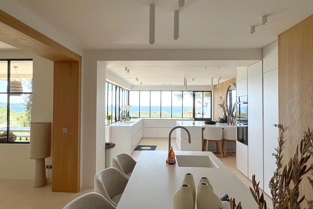 maison à vendre - 7 pièces - 370.0 m2 - CAVALAIRE SUR MER - 83 - PROVENCE-ALPES-COTE-D-AZUR - Century 21 Bianchi Transactions