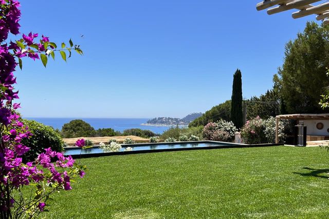 maison à vendre - 7 pièces - 370.0 m2 - CAVALAIRE SUR MER - 83 - PROVENCE-ALPES-COTE-D-AZUR - Century 21 Bianchi Transactions