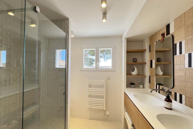 maison à vendre - 7 pièces - 370.0 m2 - CAVALAIRE SUR MER - 83 - PROVENCE-ALPES-COTE-D-AZUR - Century 21 Bianchi Transactions