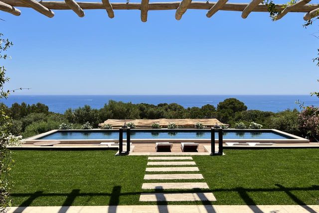 maison à vendre - 7 pièces - 370.0 m2 - CAVALAIRE SUR MER - 83 - PROVENCE-ALPES-COTE-D-AZUR - Century 21 Bianchi Transactions