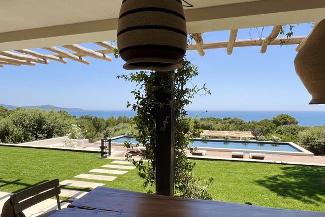 maison à vendre - 7 pièces - 370.0 m2 - CAVALAIRE SUR MER - 83 - PROVENCE-ALPES-COTE-D-AZUR - Century 21 Bianchi Transactions