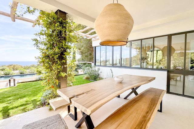 maison à vendre - 7 pièces - 370.0 m2 - CAVALAIRE SUR MER - 83 - PROVENCE-ALPES-COTE-D-AZUR - Century 21 Bianchi Transactions