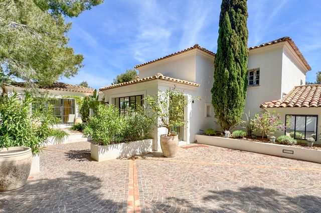 maison à vendre - 7 pièces - 370.0 m2 - CAVALAIRE SUR MER - 83 - PROVENCE-ALPES-COTE-D-AZUR - Century 21 Bianchi Transactions