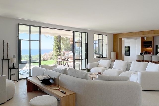 maison à vendre - 7 pièces - 370.0 m2 - CAVALAIRE SUR MER - 83 - PROVENCE-ALPES-COTE-D-AZUR - Century 21 Bianchi Transactions