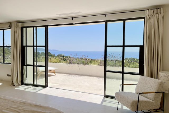 maison à vendre - 7 pièces - 370.0 m2 - CAVALAIRE SUR MER - 83 - PROVENCE-ALPES-COTE-D-AZUR - Century 21 Bianchi Transactions