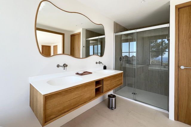 maison à vendre - 7 pièces - 370.0 m2 - CAVALAIRE SUR MER - 83 - PROVENCE-ALPES-COTE-D-AZUR - Century 21 Bianchi Transactions