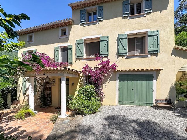 maison à vendre - 5 pièces - 205.0 m2 - CAVALAIRE SUR MER - 83 - PROVENCE-ALPES-COTE-D-AZUR - Century 21 Bianchi Transactions