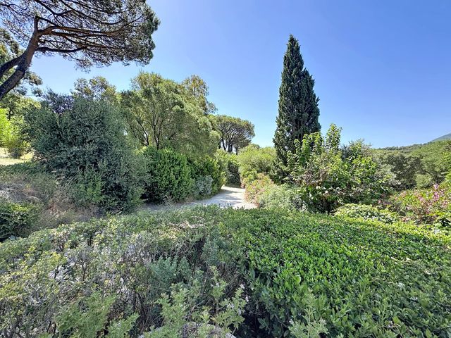 maison à vendre - 5 pièces - 205.0 m2 - CAVALAIRE SUR MER - 83 - PROVENCE-ALPES-COTE-D-AZUR - Century 21 Bianchi Transactions