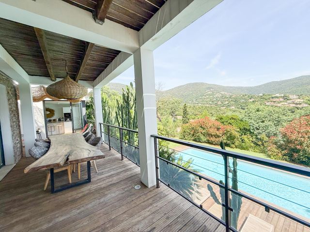 Afficher la photo en grand maison à vendre - 7 pièces - 220.0 m2 - CAVALAIRE SUR MER - 83 - PROVENCE-ALPES-COTE-D-AZUR - Century 21 Bianchi Transactions