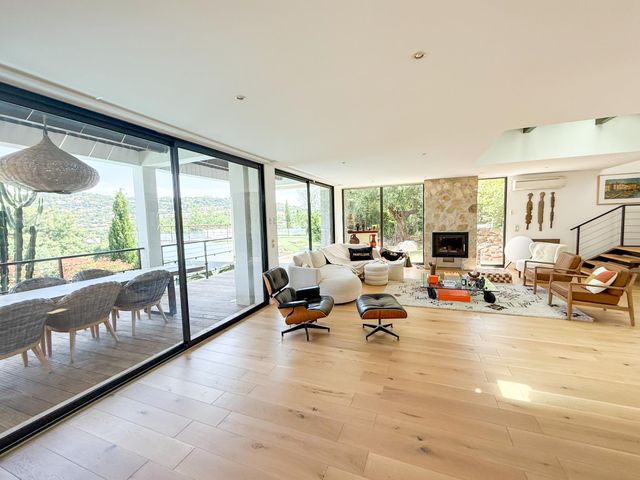 Afficher la photo en grand maison à vendre - 7 pièces - 220.0 m2 - CAVALAIRE SUR MER - 83 - PROVENCE-ALPES-COTE-D-AZUR - Century 21 Bianchi Transactions