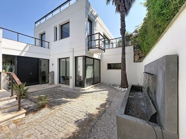 maison à vendre - 7 pièces - 220.0 m2 - CAVALAIRE SUR MER - 83 - PROVENCE-ALPES-COTE-D-AZUR - Century 21 Bianchi Transactions