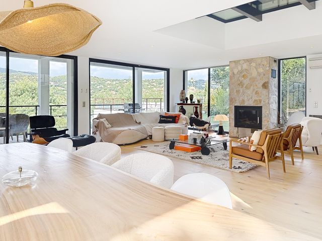 Afficher la photo en grand maison à vendre - 7 pièces - 220.0 m2 - CAVALAIRE SUR MER - 83 - PROVENCE-ALPES-COTE-D-AZUR - Century 21 Bianchi Transactions