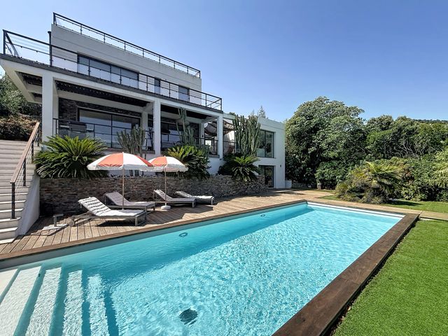 maison à vendre - 7 pièces - 220.0 m2 - CAVALAIRE SUR MER - 83 - PROVENCE-ALPES-COTE-D-AZUR - Century 21 Bianchi Transactions