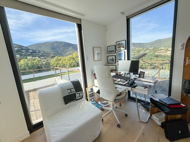 Afficher la photo en grand maison à vendre - 7 pièces - 220.0 m2 - CAVALAIRE SUR MER - 83 - PROVENCE-ALPES-COTE-D-AZUR - Century 21 Bianchi Transactions