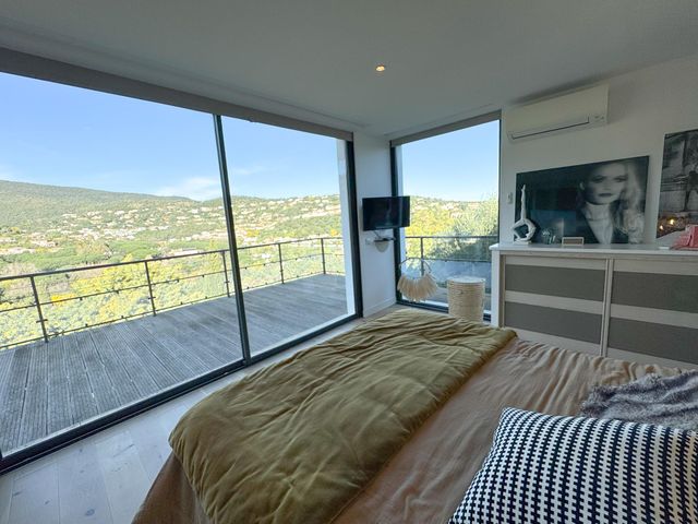 Afficher la photo en grand maison à vendre - 7 pièces - 220.0 m2 - CAVALAIRE SUR MER - 83 - PROVENCE-ALPES-COTE-D-AZUR - Century 21 Bianchi Transactions